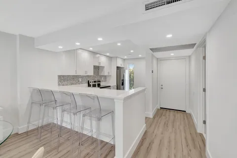 $350,000 | 15 Royal Palm Way, Unit 2060, Boca Raton, FL 33432