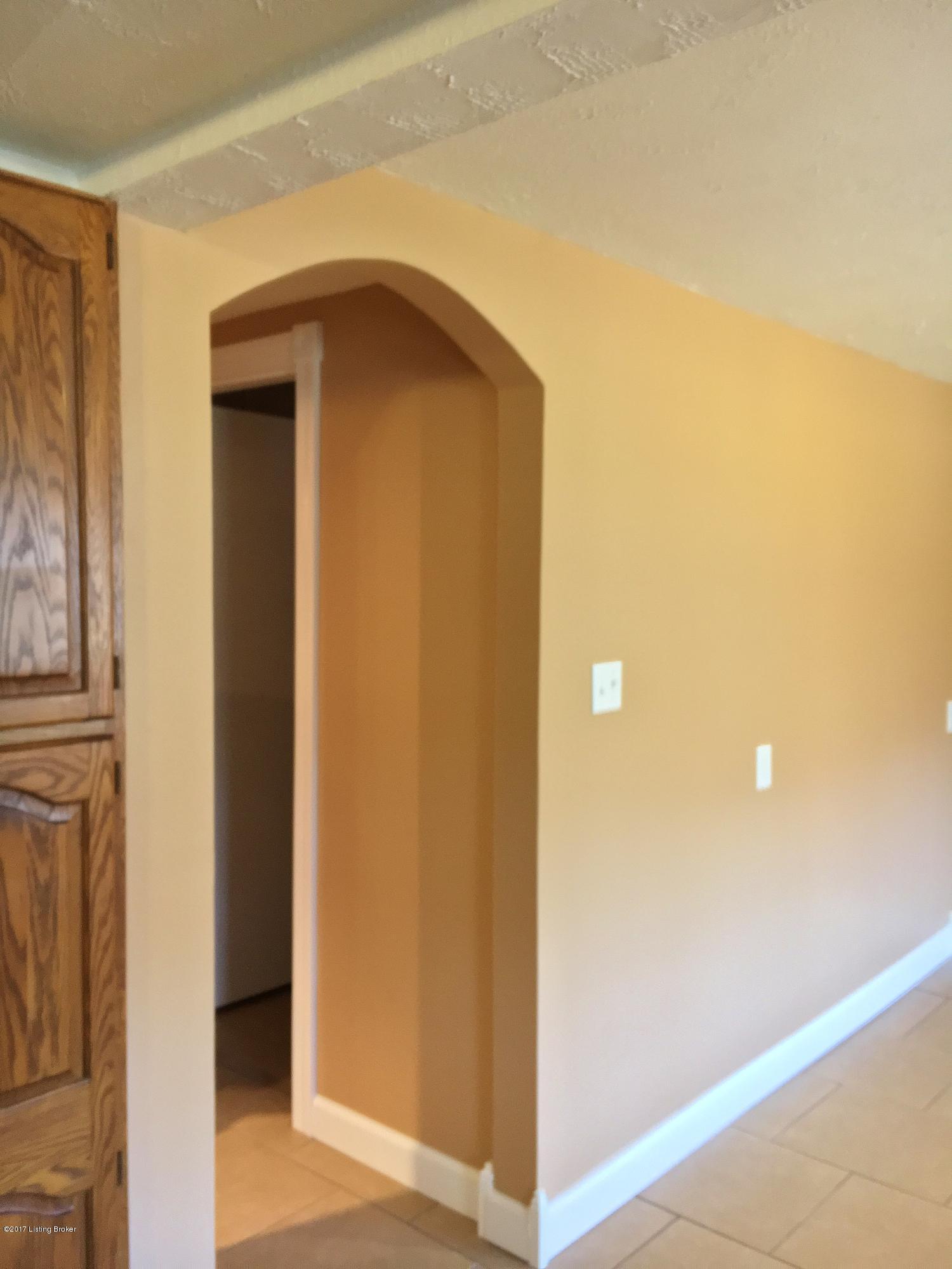 5300 Pendleton Road Louisville, KY 40272 - Photo 20 of 92 Pendleton-Doorway in DR