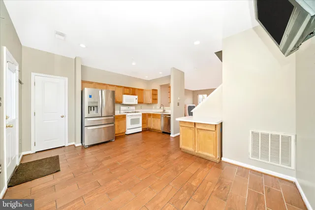 $2,850 | 23753 Clarksmeade Drive, Clarksburg, MD 20871