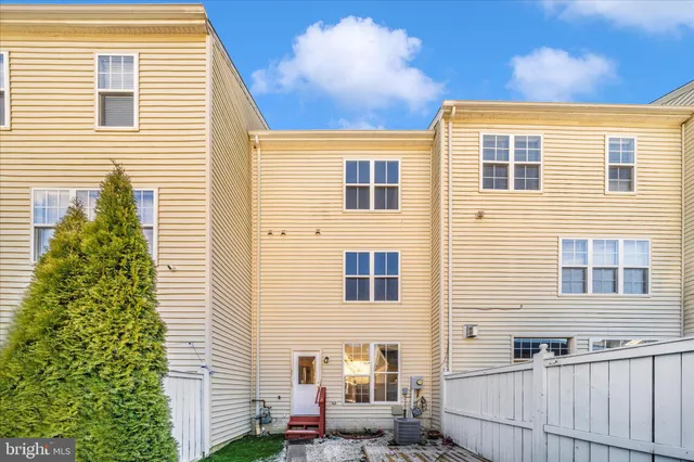 $2,850 | 23753 Clarksmeade Drive, Clarksburg, MD 20871