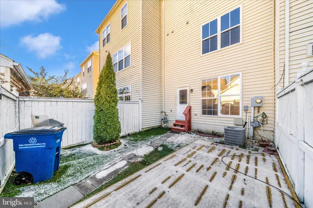 $2,850 | 23753 Clarksmeade Drive, Clarksburg, MD 20871