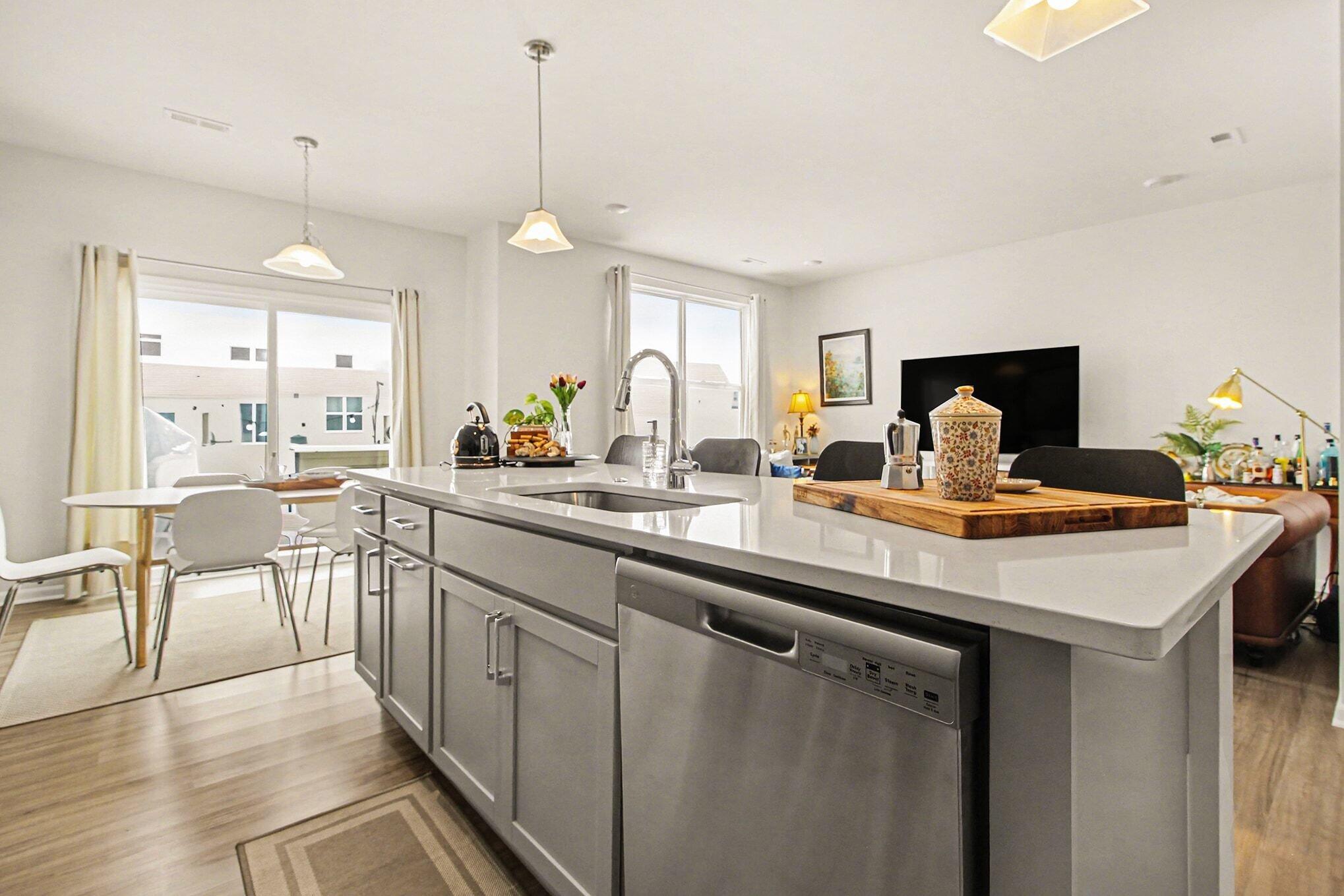 2204 Mill Lane Saline, MI 48176 - Photo 6 of 24 013_file_1046