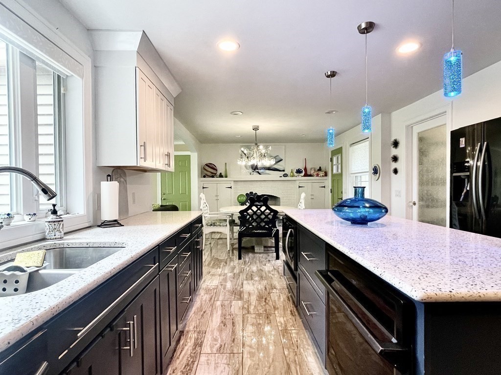 9 Ridgeview Drive Agawam, MA 01030 - Photo 5 of 40 Gallery Image 5
