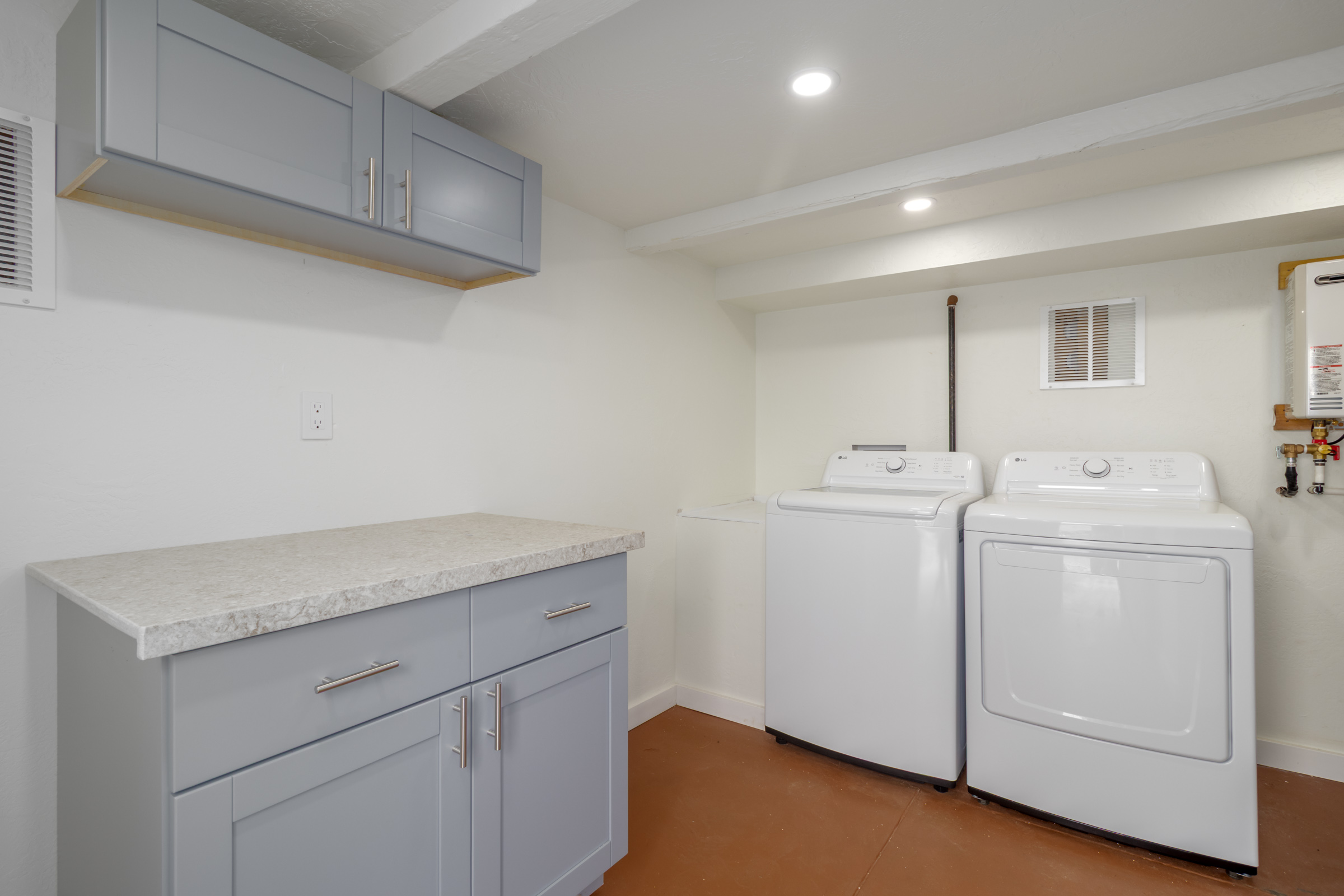 54-2378 Kynnersley Road Kapaau, HI 96755 - Photo 13 of 24 a utility room with dryer and washer