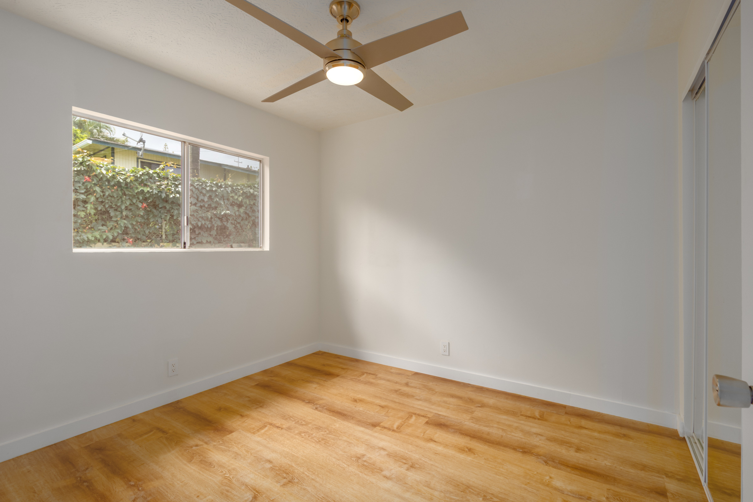 54-2378 Kynnersley Road Kapaau, HI 96755 - Photo 18 of 24 an empty room with a window and a fan
