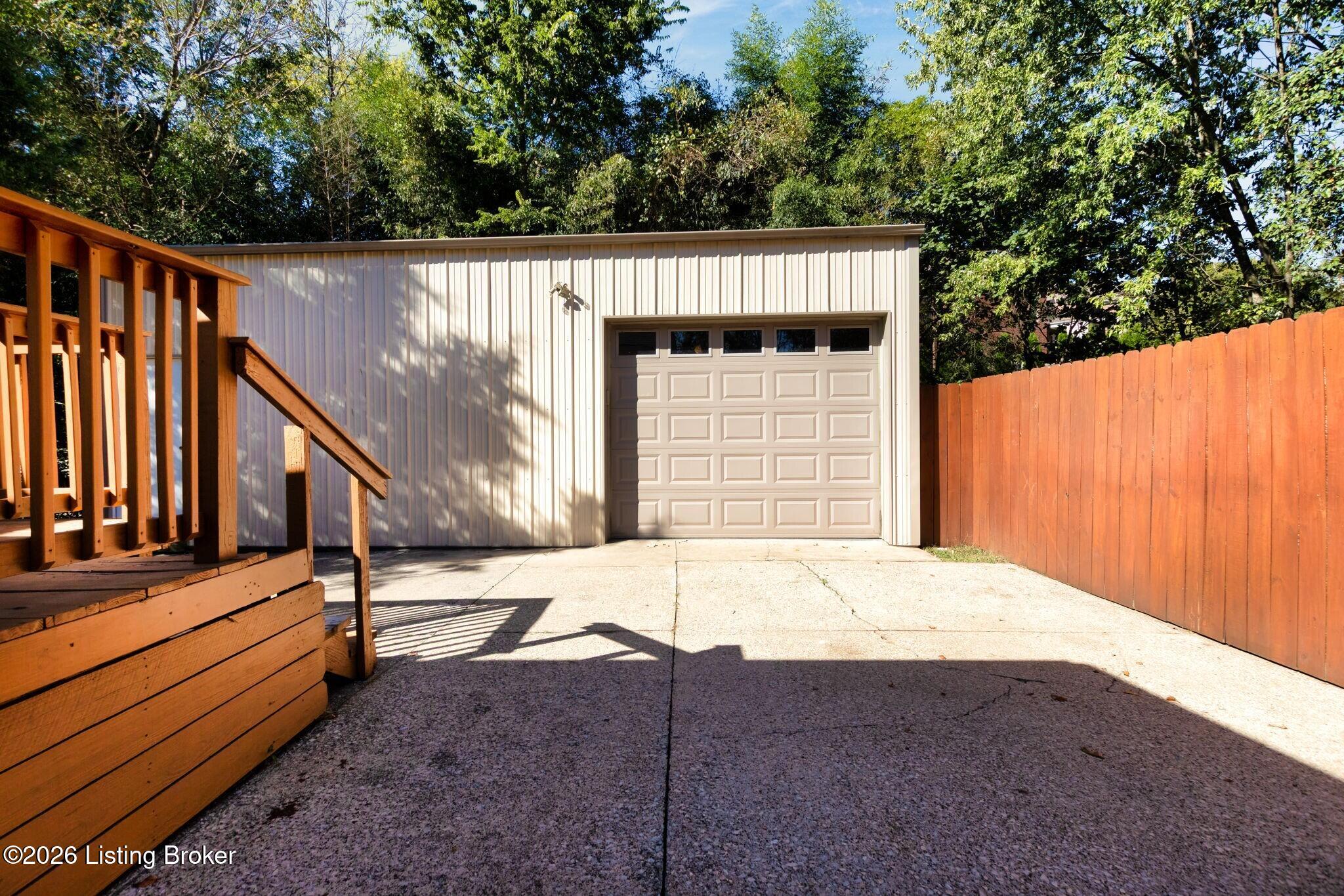 4616 Curve Hill Road Louisville, KY 40299 - Photo 30 of 39 Garage Door Pic
