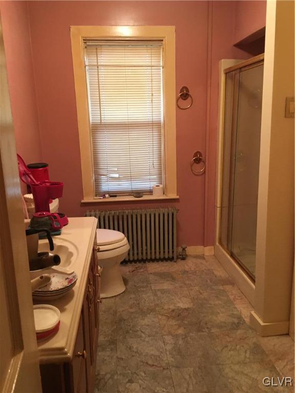 1247 Jackson Street Easton, PA 18042 - Photo 13 of 30 a bathroom with a toilet a sink and bath tub