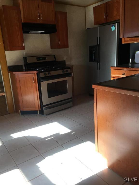 1247 Jackson Street Easton, PA 18042 - Photo 21 of 30 a kitchen with stainless steel appliances a stove a refrigerator and a cabinets