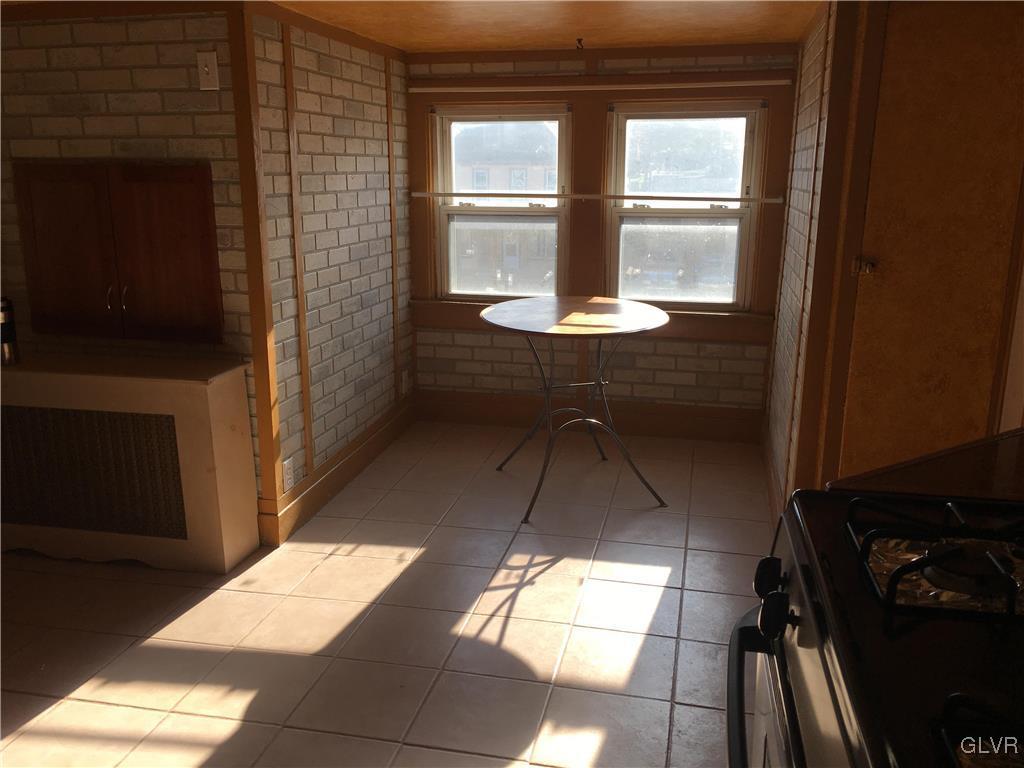 1247 Jackson Street Easton, PA 18042 - Photo 22 of 30 a room with a window