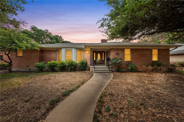 $299,900 | 5220 Lake Charles Drive, Waco, TX 76710