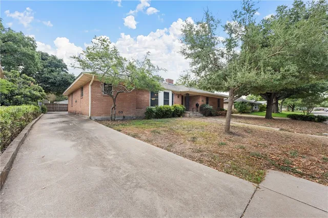 $299,900 | 5220 Lake Charles Drive, Waco, TX 76710
