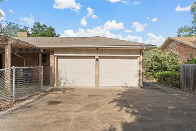 $299,900 | 5220 Lake Charles Drive, Waco, TX 76710