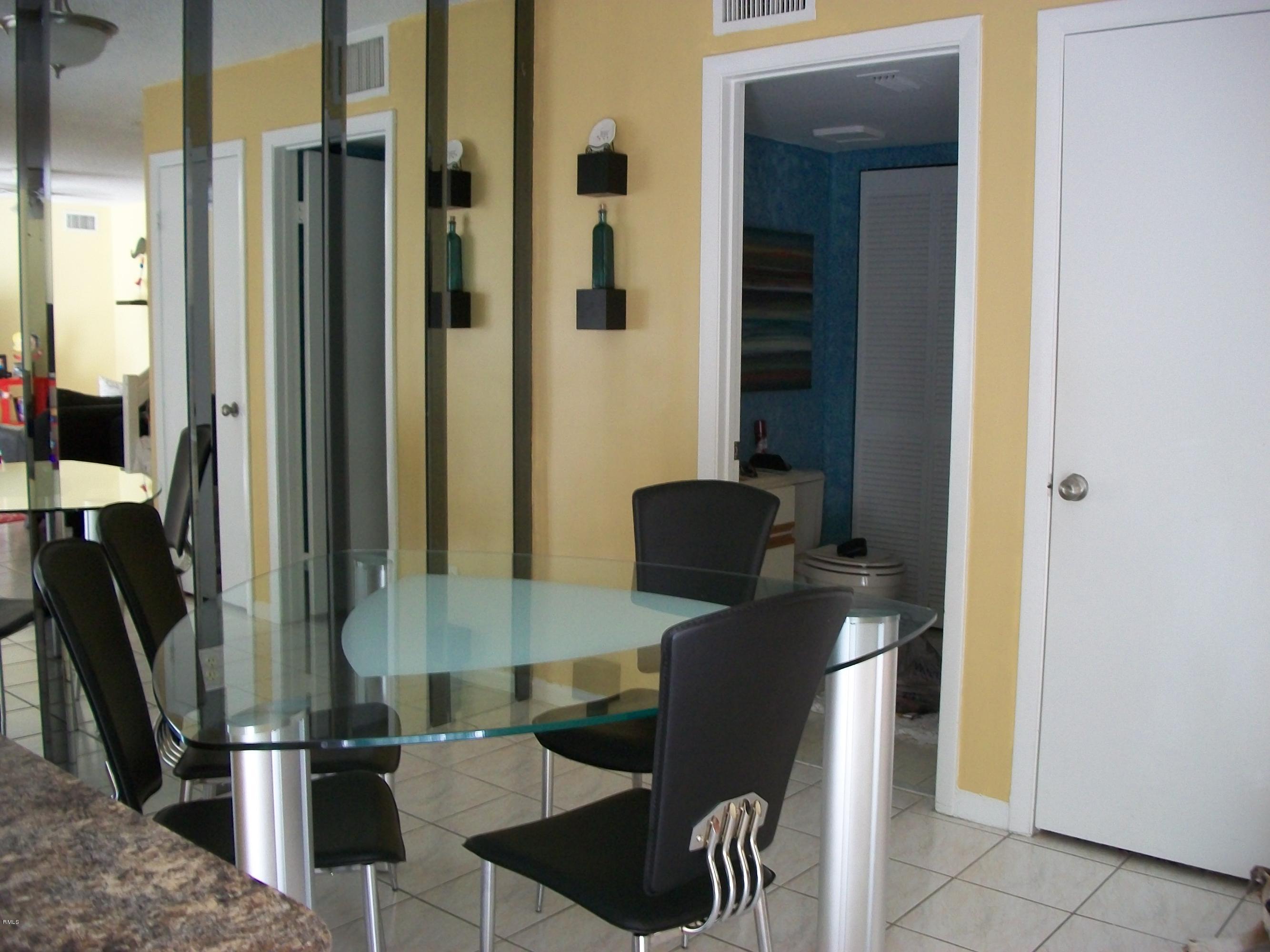 8229 Boca Rio Drive Boca Raton, FL 33433 - Photo 9 of 14 Dining area