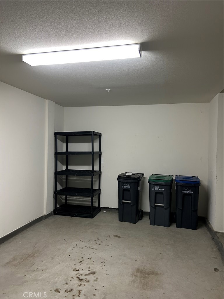 202 Tribeca Irvine, CA 92612 - Photo 16 of 21 an empty room with furniture