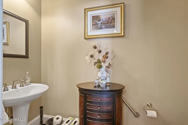 $2,000 | 728 West Beach Boulevard, Unit 728, Long Beach, MS 39560