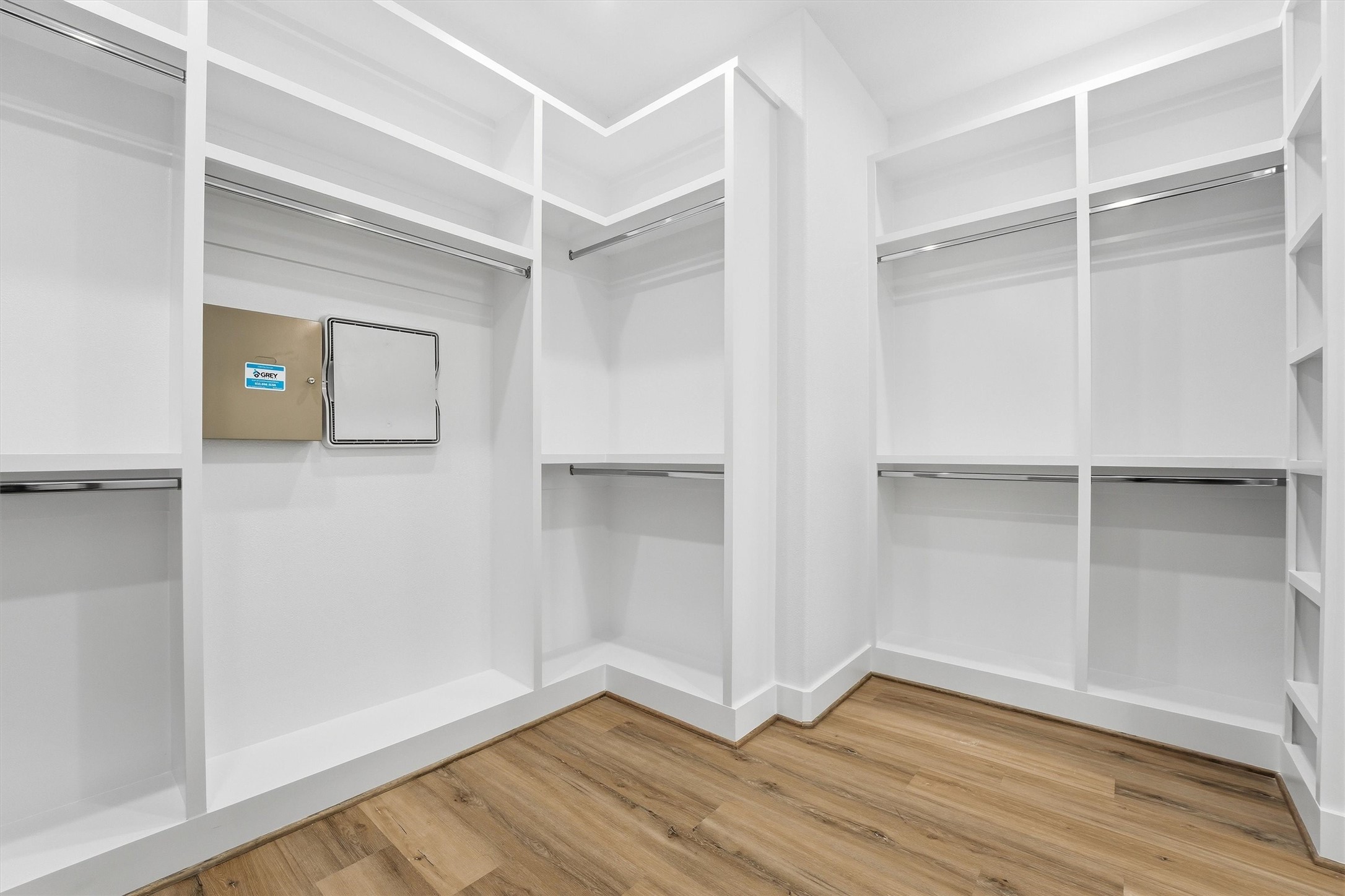 6128 Endeavor Heights Road Houston, TX 77091 - Photo 20 of 38 Primary Walk-In Closet