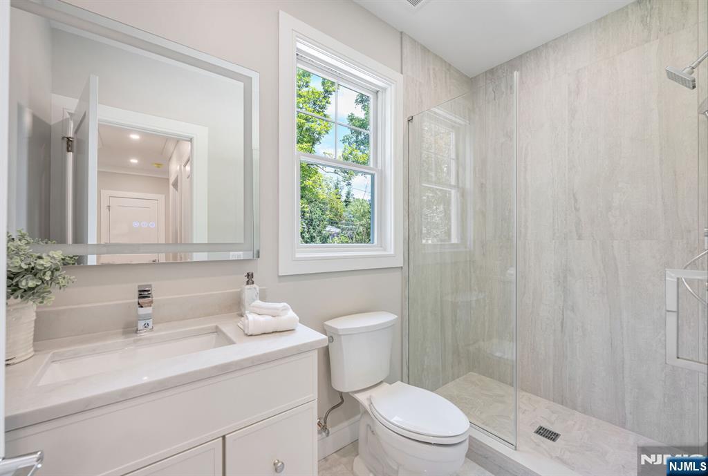 520 Clinton Avenue Wyckoff, NJ 07481 - Photo 20 of 50