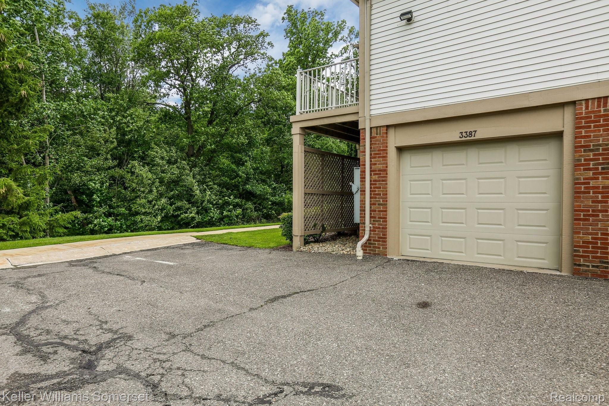 3387 Tremonte Circle Rochester, MI 48306 - Photo 31 of 34 33-web-or-mls-3387 Tremonte Circle South0033.jpg