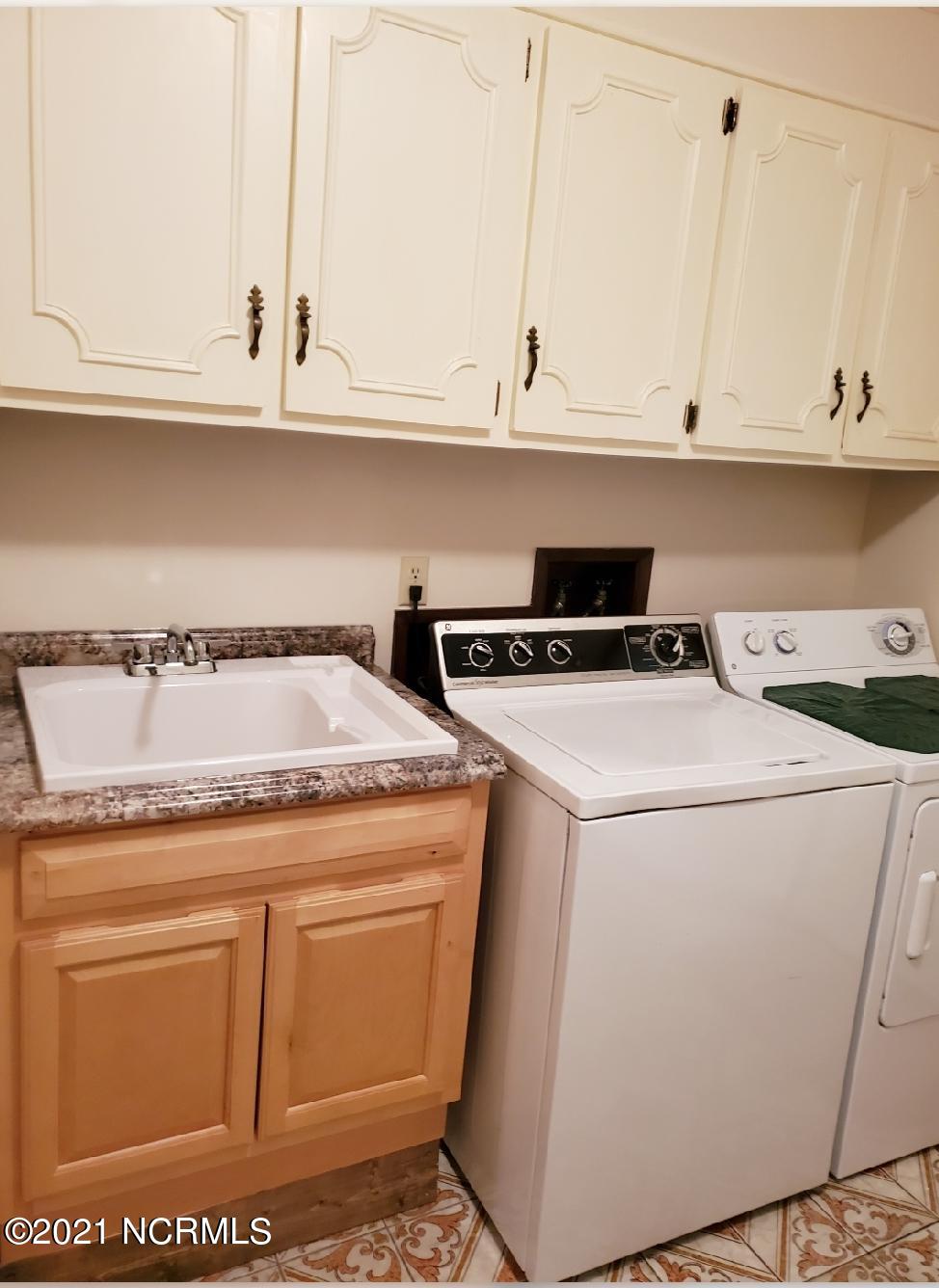 13700 Old Stage Road Gibson, NC 28343 - Photo 11 of 19 Laundry