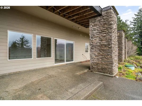 $745,000 | 1038 Marina Heights Road, Brookings, OR 97415
