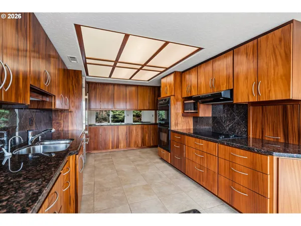 $745,000 | 1038 Marina Heights Road, Brookings, OR 97415