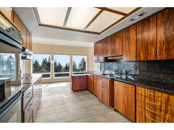 $745,000 | 1038 Marina Heights Road, Brookings, OR 97415