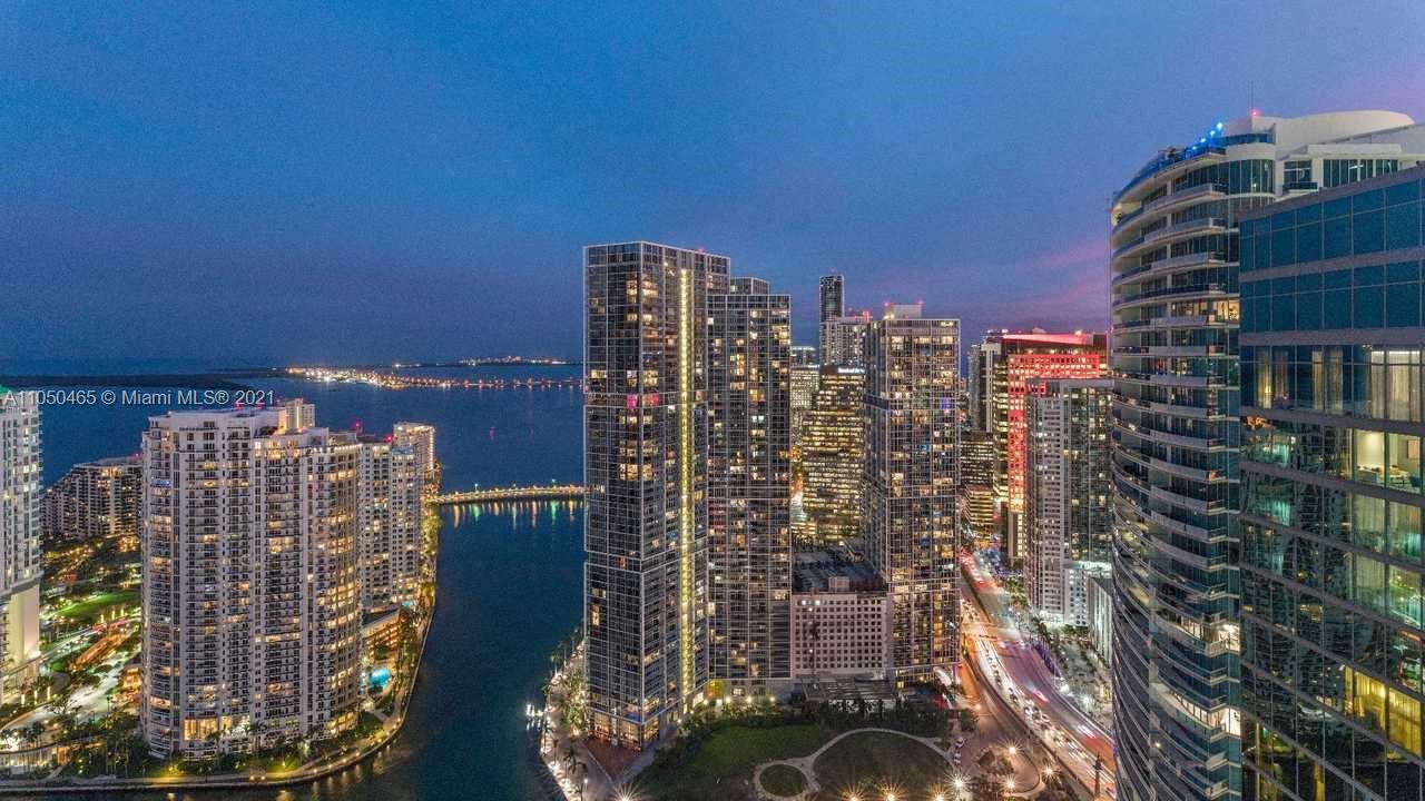 340 Southeast 3rd Street, Unit 2010 Miami, FL 33131 - Photo 12 of 14