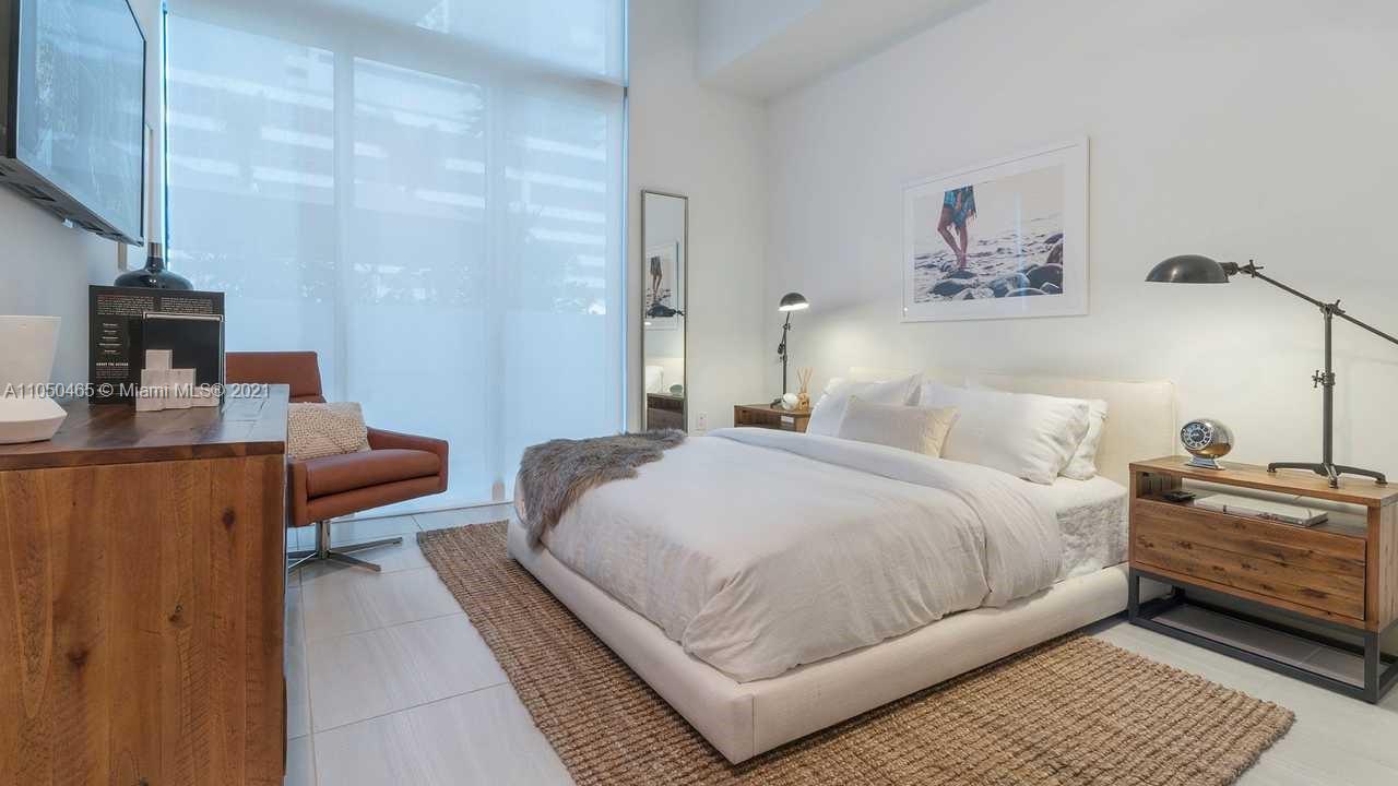 340 Southeast 3rd Street, Unit 2010 Miami, FL 33131 - Photo 6 of 14