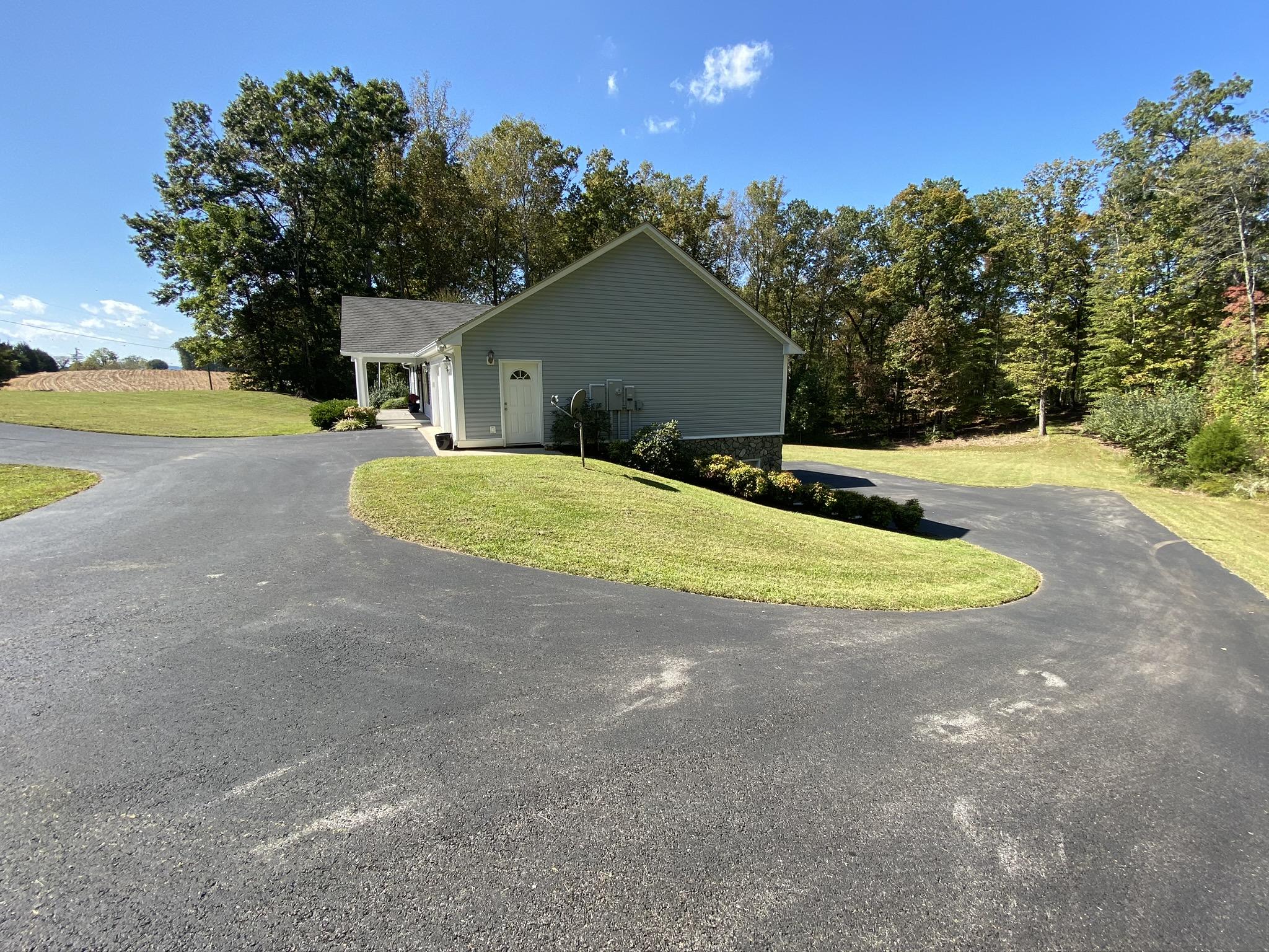 1733 Sample Road Wirtz, VA 24184 - Photo 36 of 80 36 Paved Driveway (2)