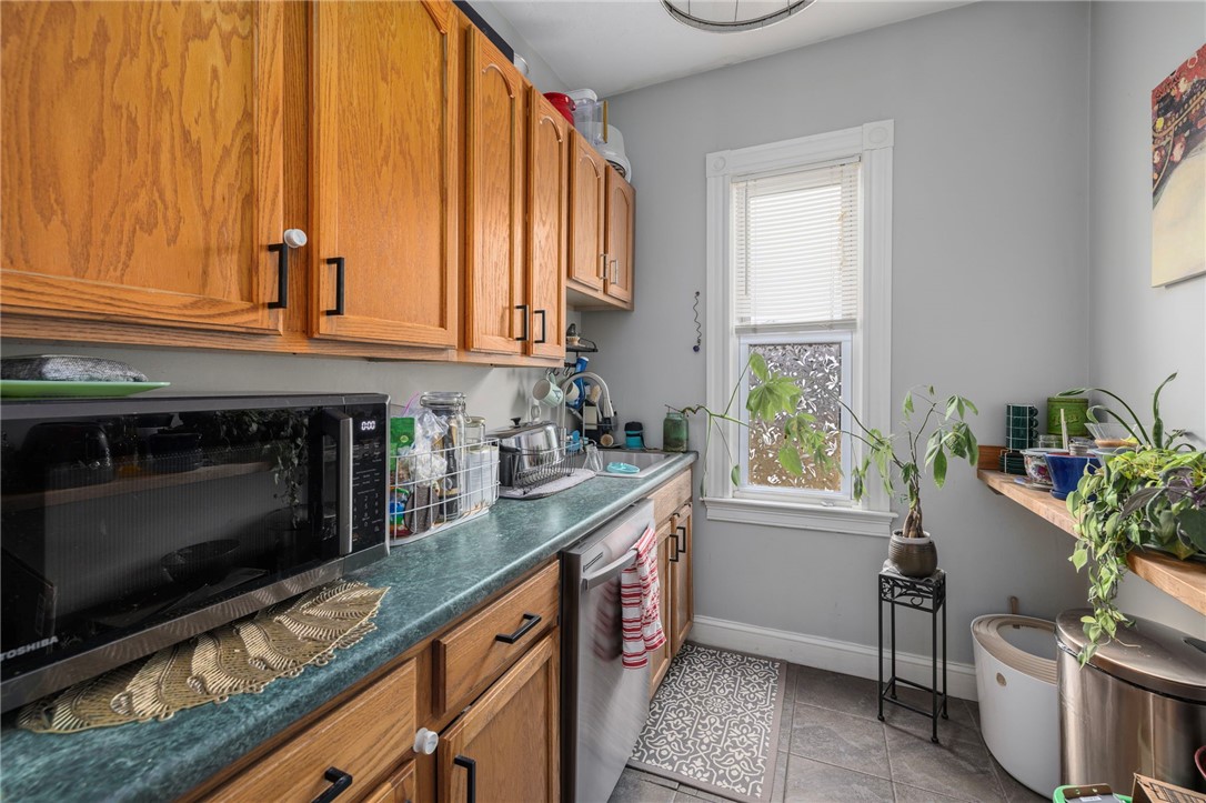 70 Rosedale Street Providence, RI 02909 - Photo 5 of 33