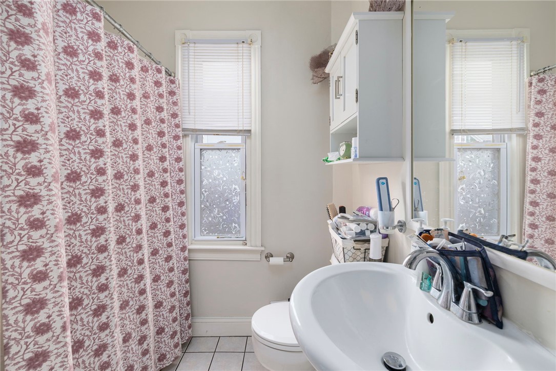 70 Rosedale Street Providence, RI 02909 - Photo 10 of 33