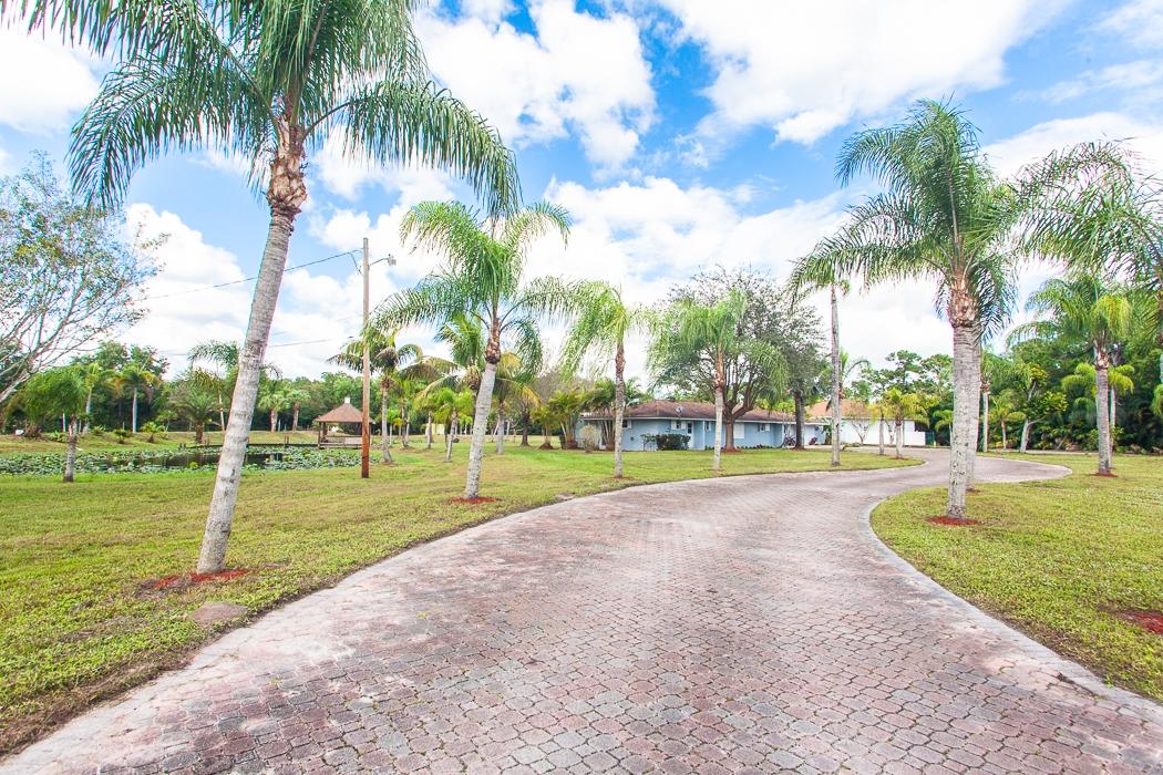 16784 Randolph Siding Road Jupiter, FL 33478 - Photo 7 of 42 Driveway
