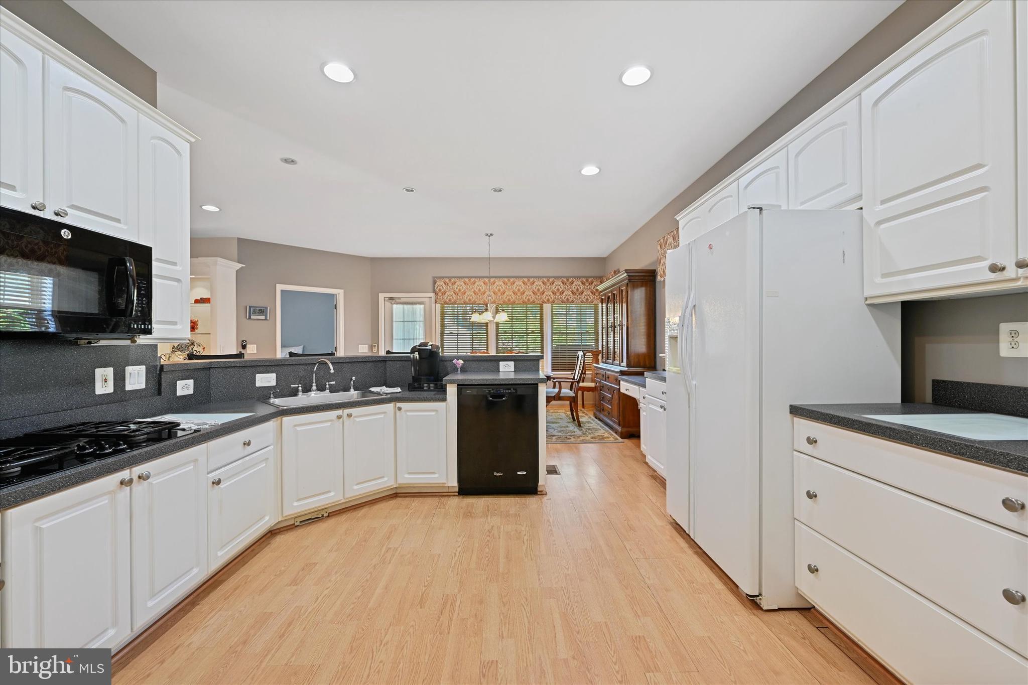 8108 Ridgely Oak Road Parkville, MD 21234 - Photo 13 of 29