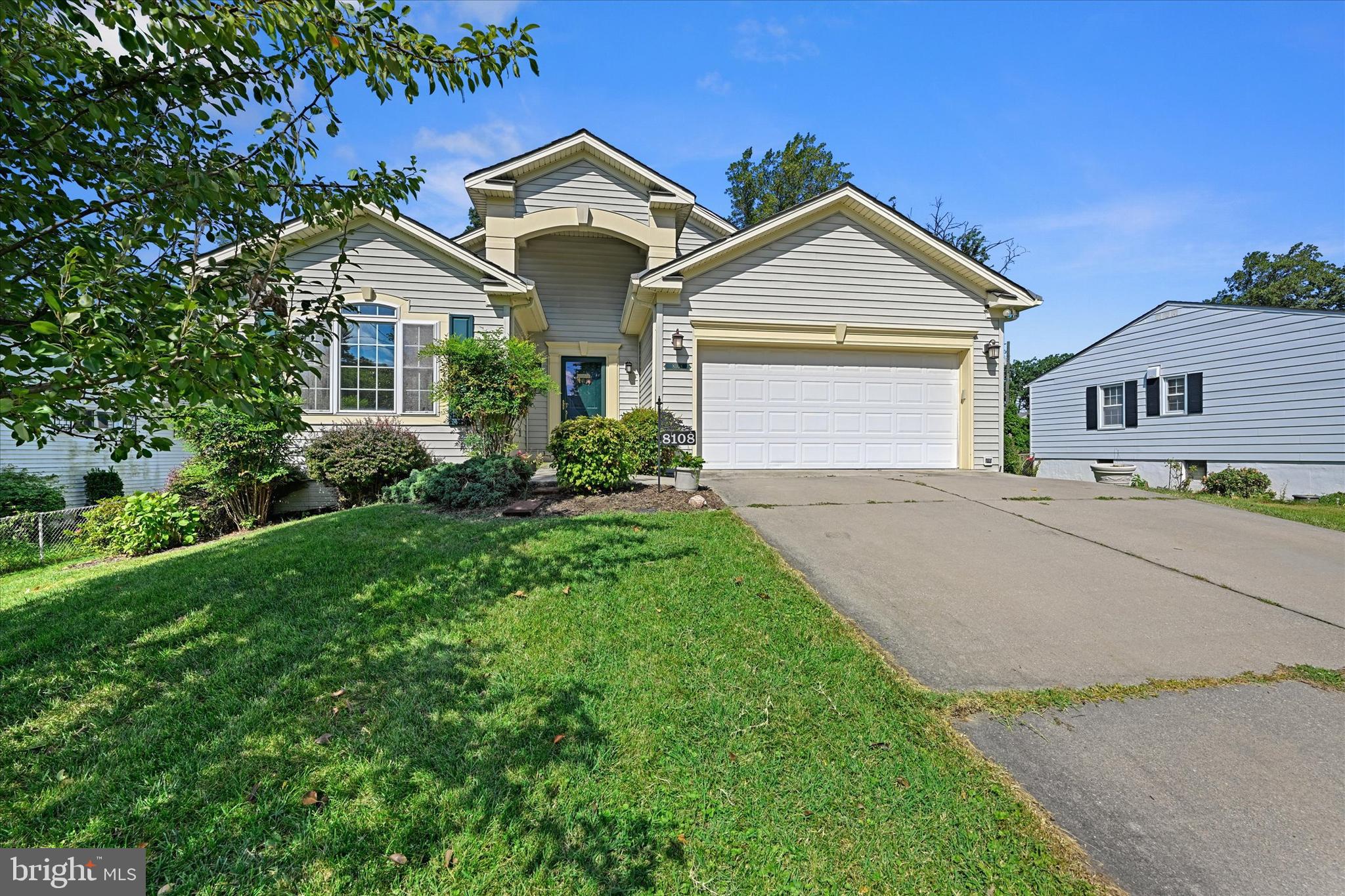 8108 Ridgely Oak Road Parkville, MD 21234 - Photo 2 of 29