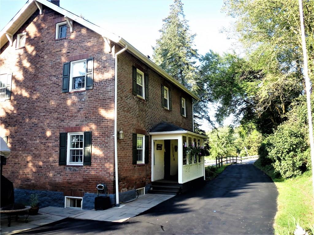 3007 Conway Wallrose Road Baden, PA 15005 - Photo 4 of 25