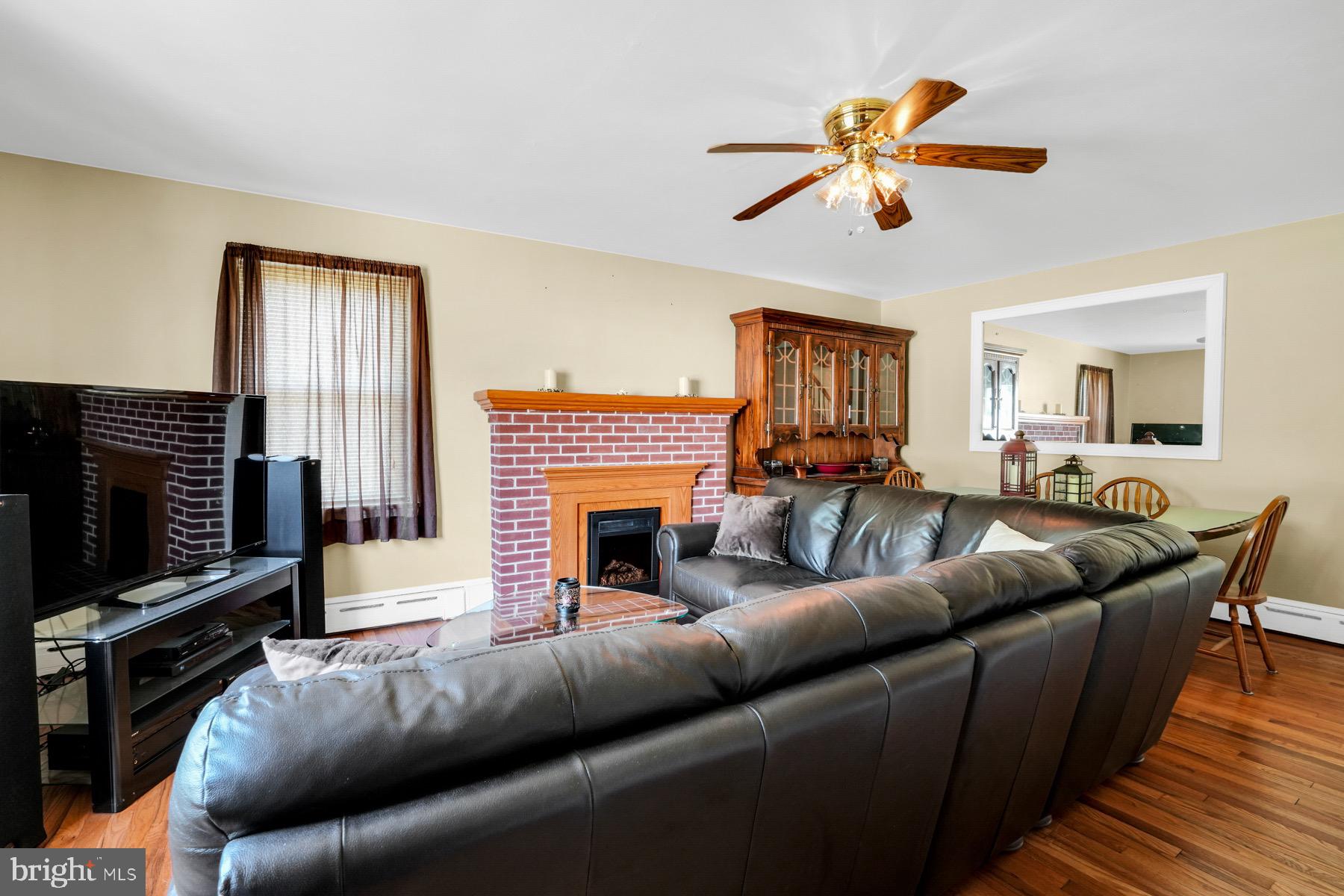 1944 Hoffmansville Road Frederick, PA 19435 - Photo 14 of 41 Family Room