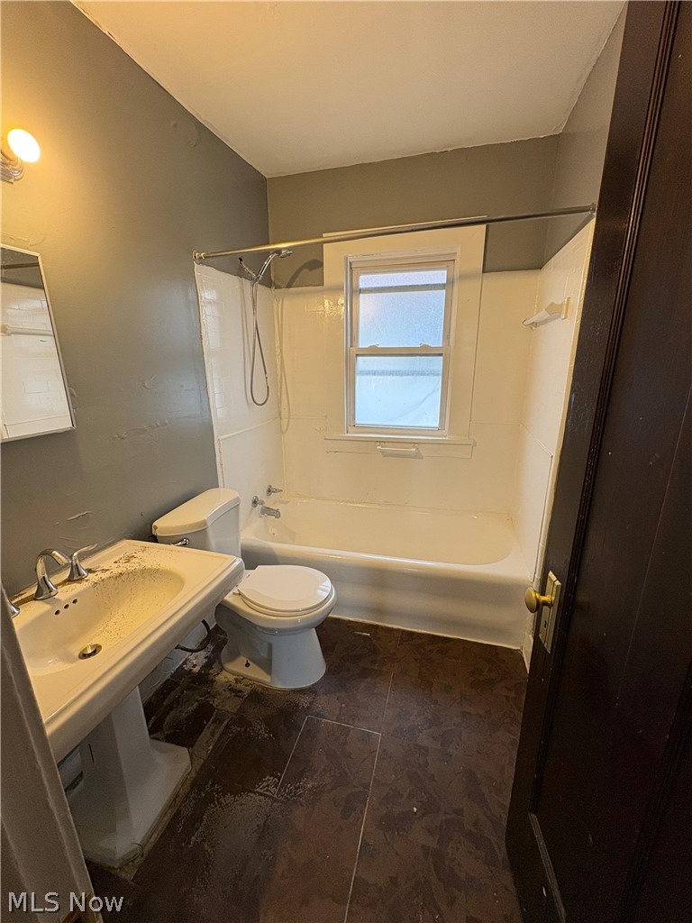 18001 Olympia Road Cleveland, OH 44112 - Photo 11 of 35