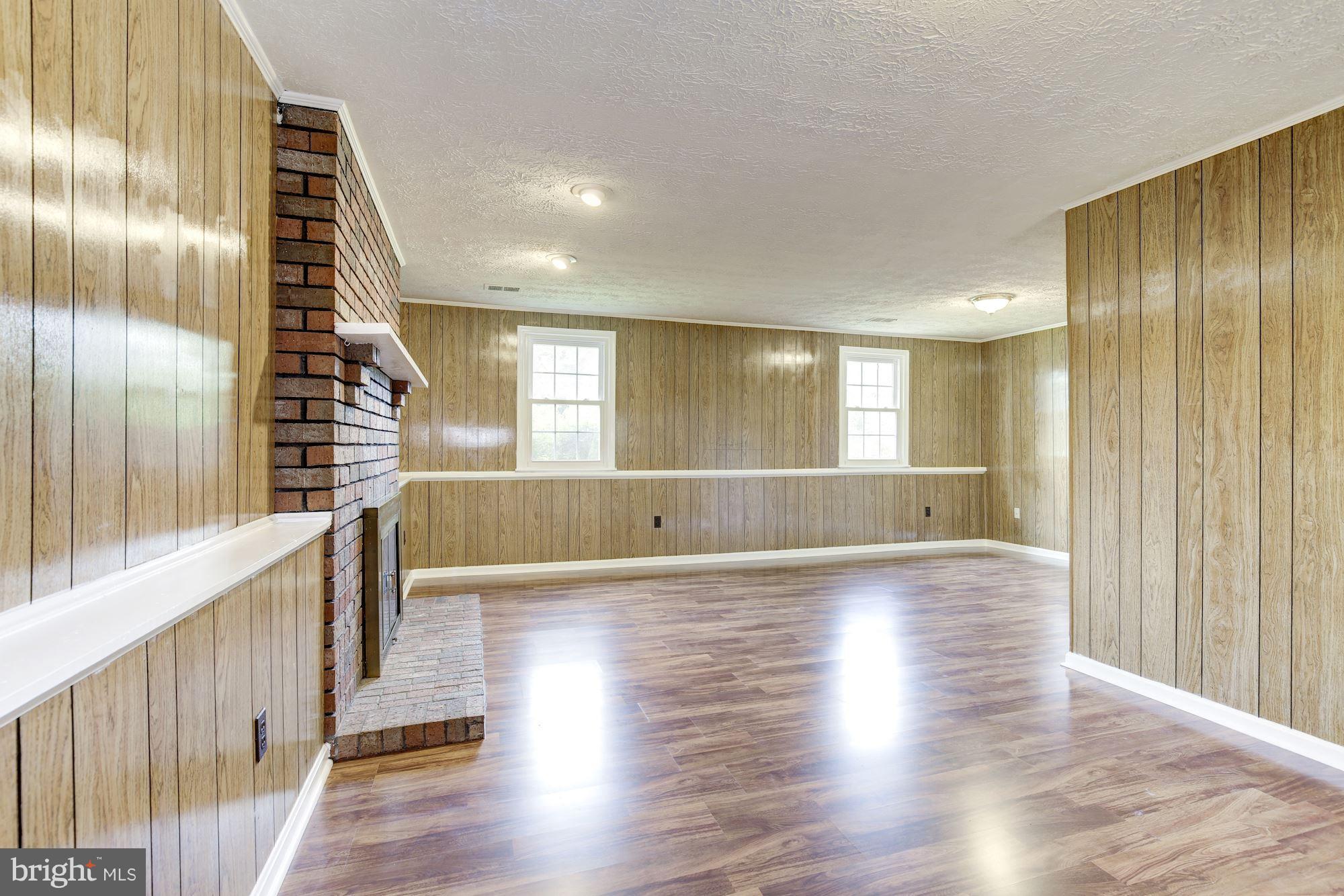 11501 Clopper Road Gaithersburg, MD 20878 - Photo 26 of 30 Family room