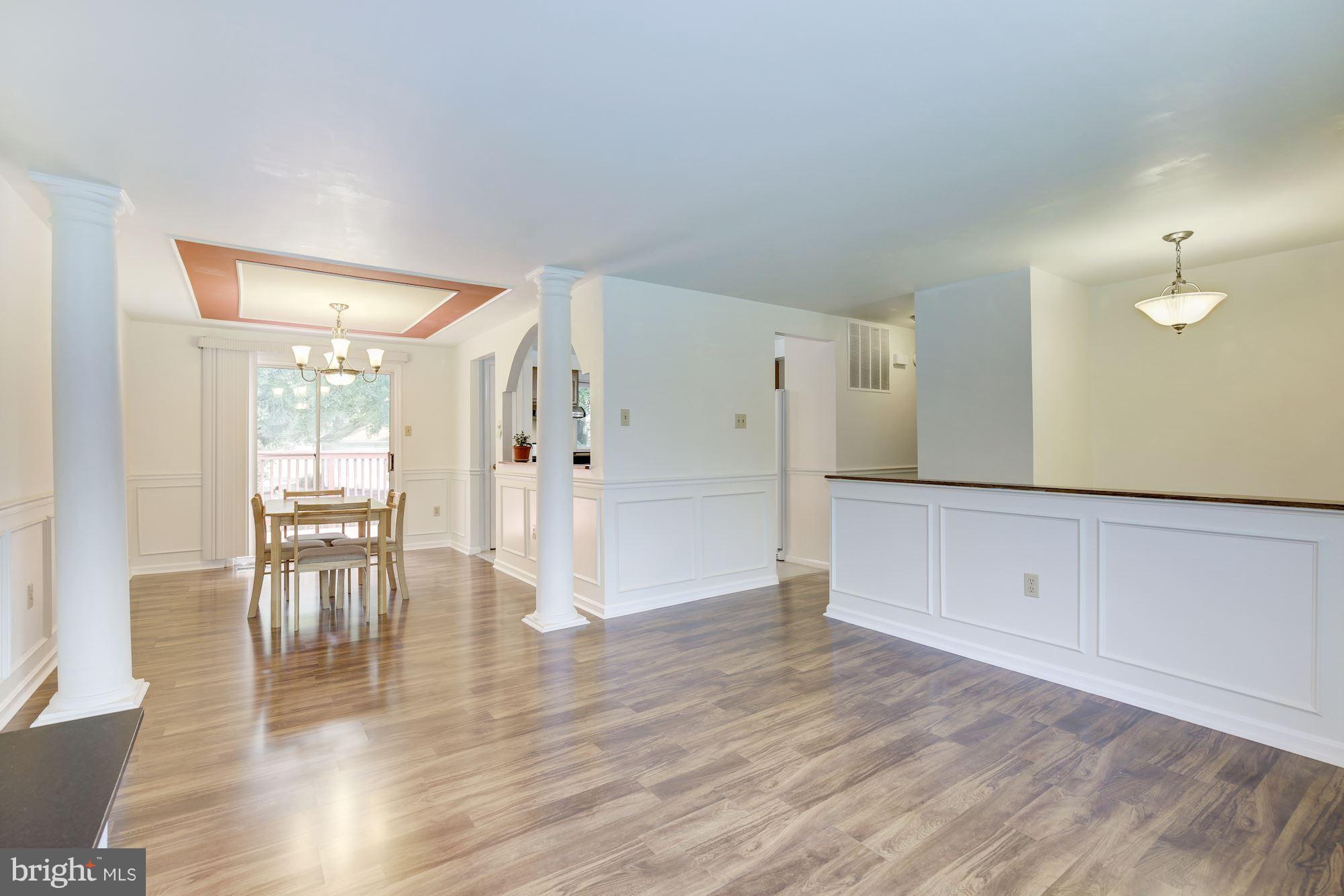 11501 Clopper Road Gaithersburg, MD 20878 - Photo 4 of 30 Living room/ Dining room