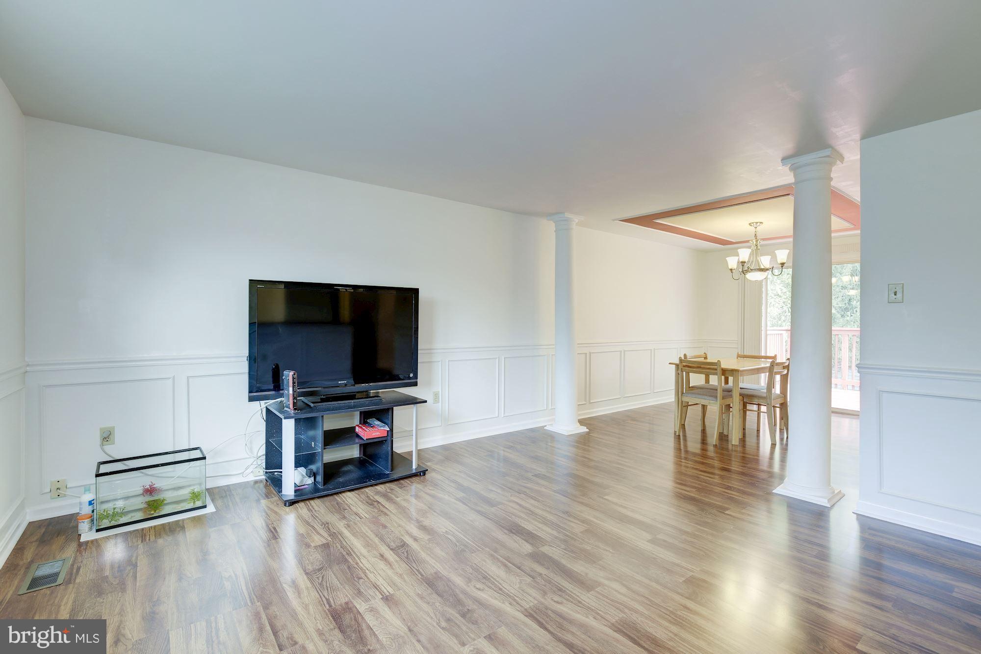11501 Clopper Road Gaithersburg, MD 20878 - Photo 7 of 30 Living Room