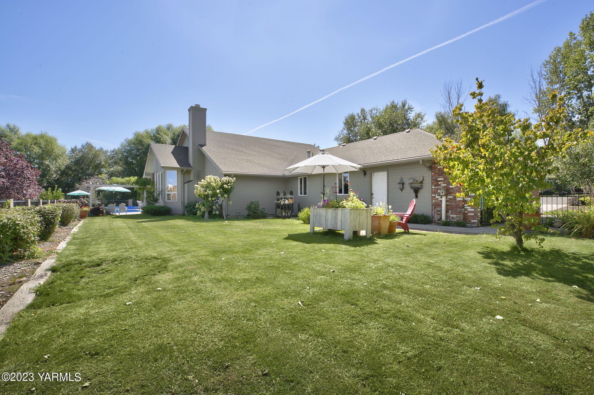 11521 Marble Extension Yakima, WA 98908 - Photo 34 of 40 a view of a house with backyard