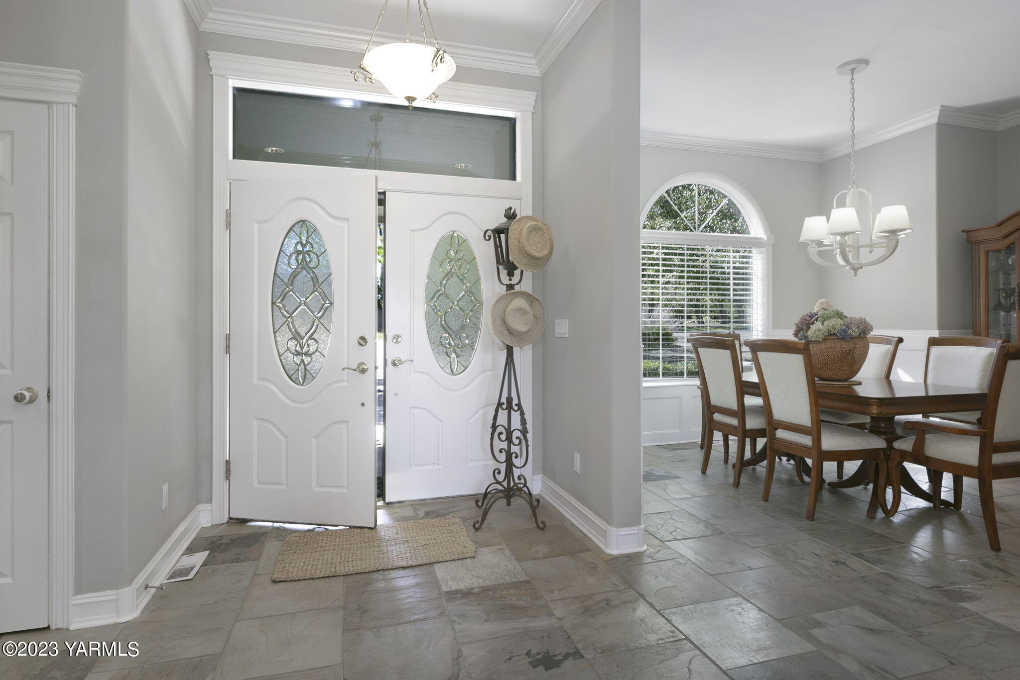 11521 Marble Extension Yakima, WA 98908 - Photo 5 of 40 a view of a livingroom with furniture and window