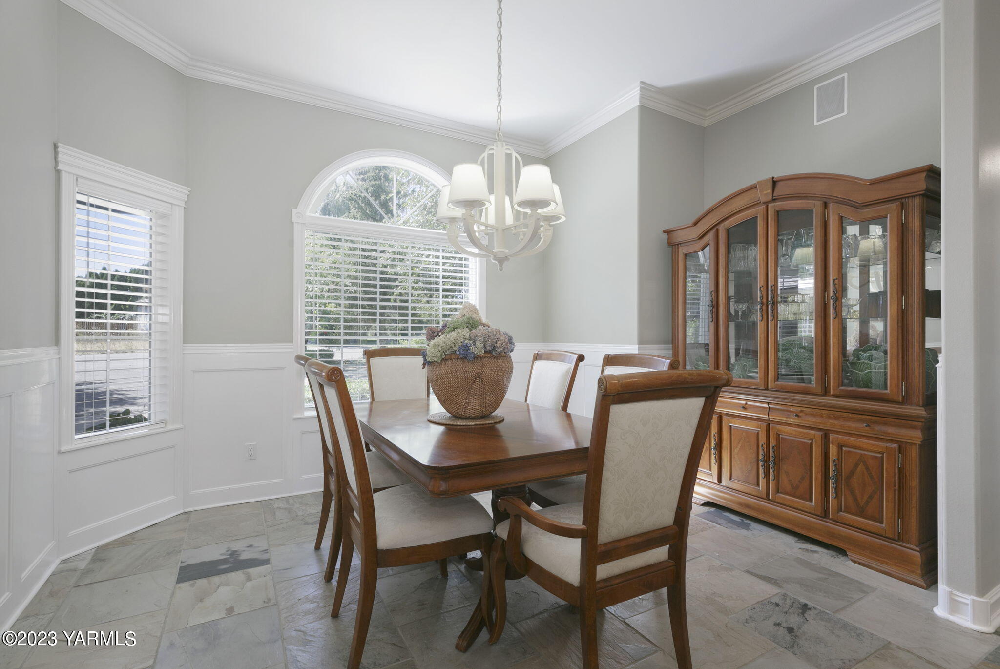 11521 Marble Extension Yakima, WA 98908 - Photo 8 of 40 a dining room with furniture a chandelier and window