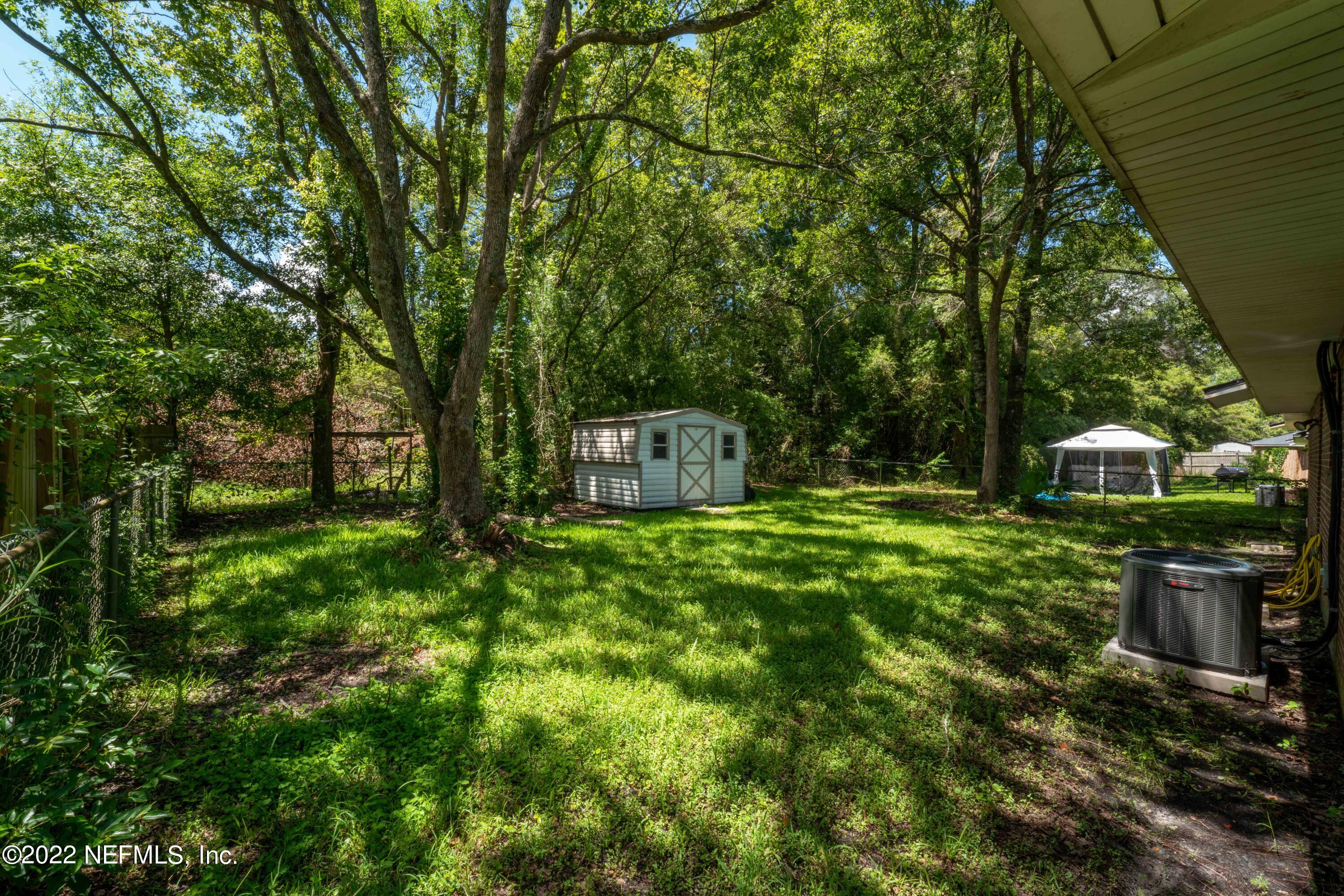 648 West Oliver Street Baldwin, FL 32234 - Photo 23 of 30 a backyard of a house with a table and chairs