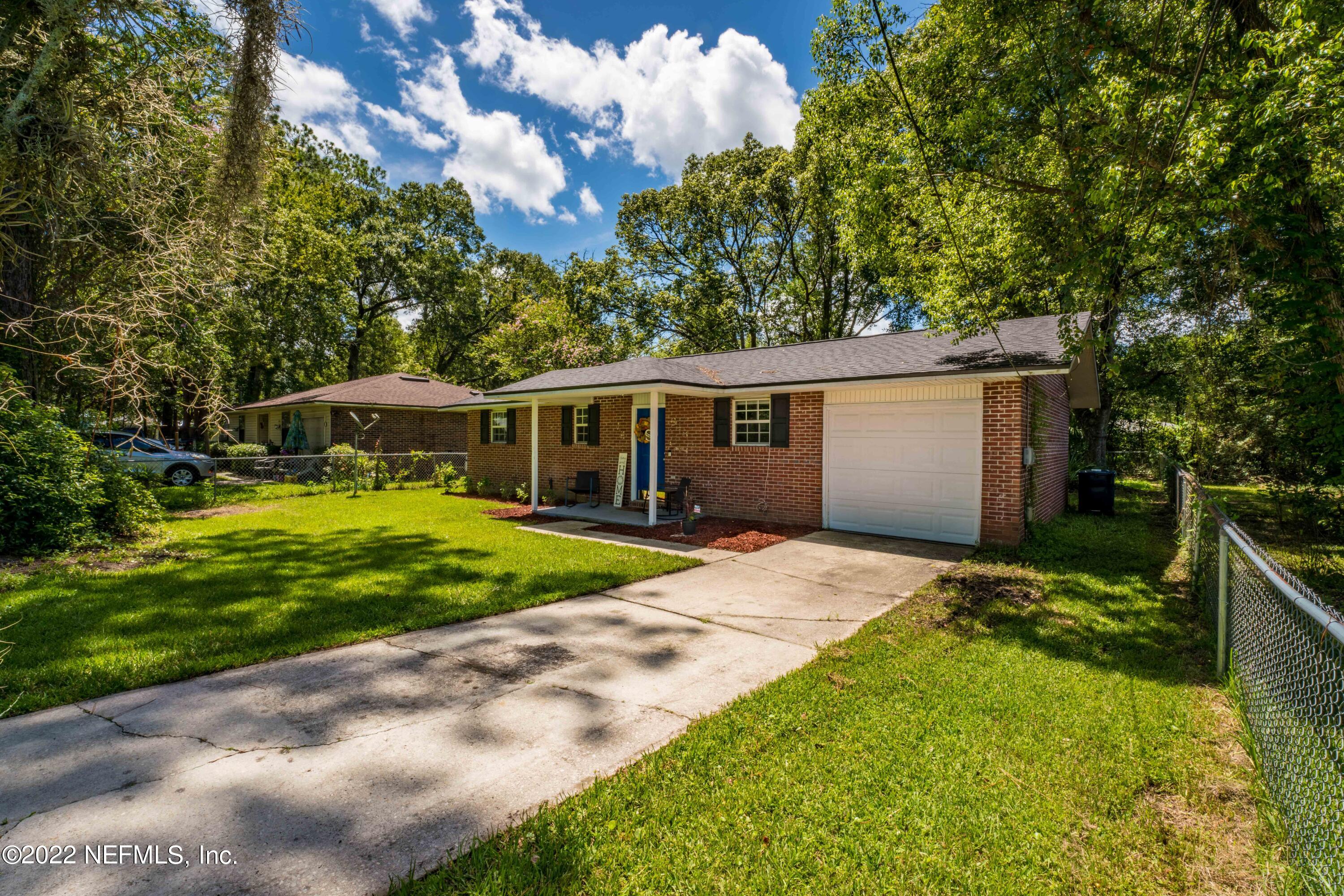 648 West Oliver Street Baldwin, FL 32234 - Photo 26 of 30 a front view of house with yard and green space
