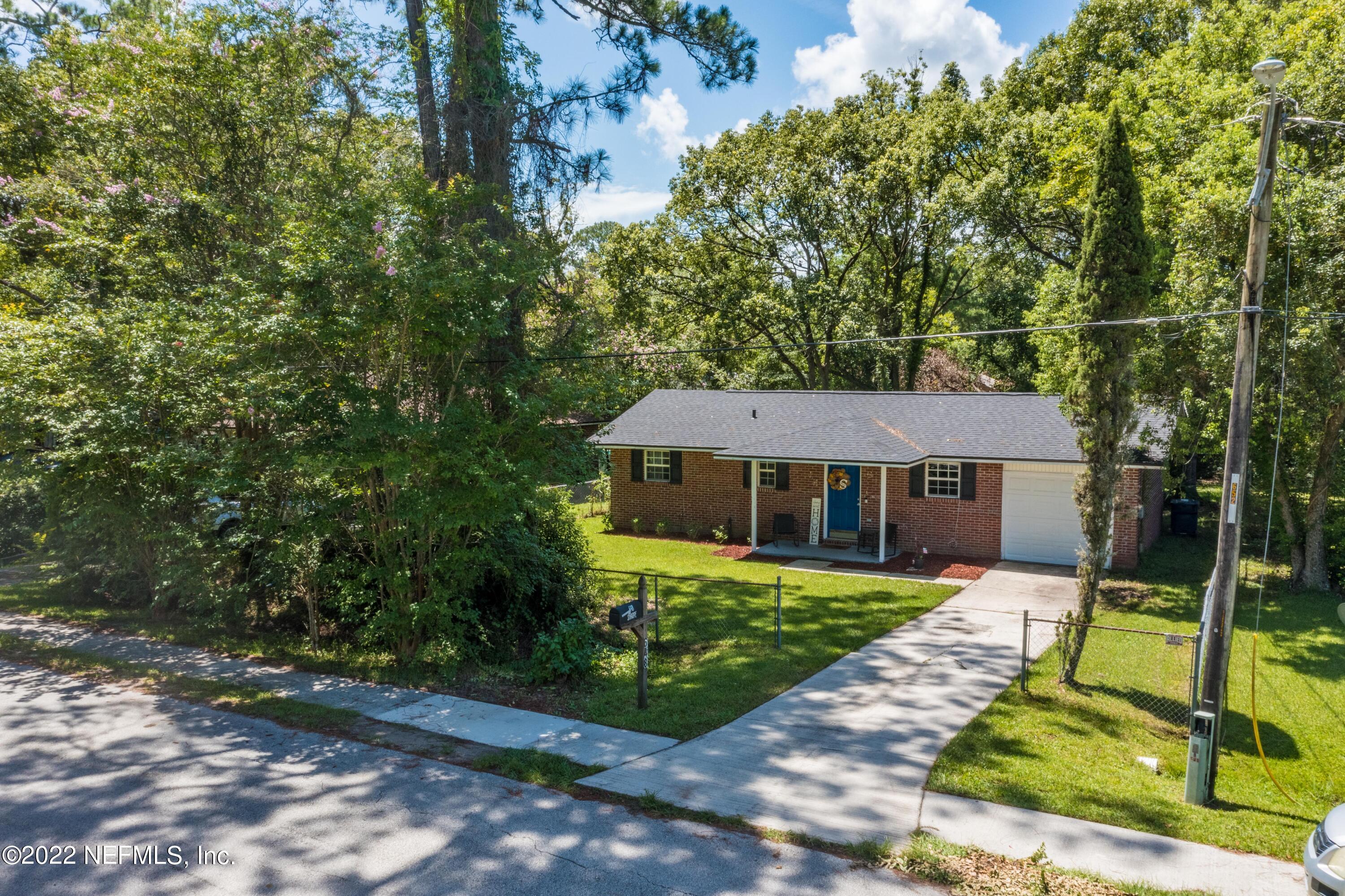648 West Oliver Street Baldwin, FL 32234 - Photo 27 of 30 a front view of a house with garden