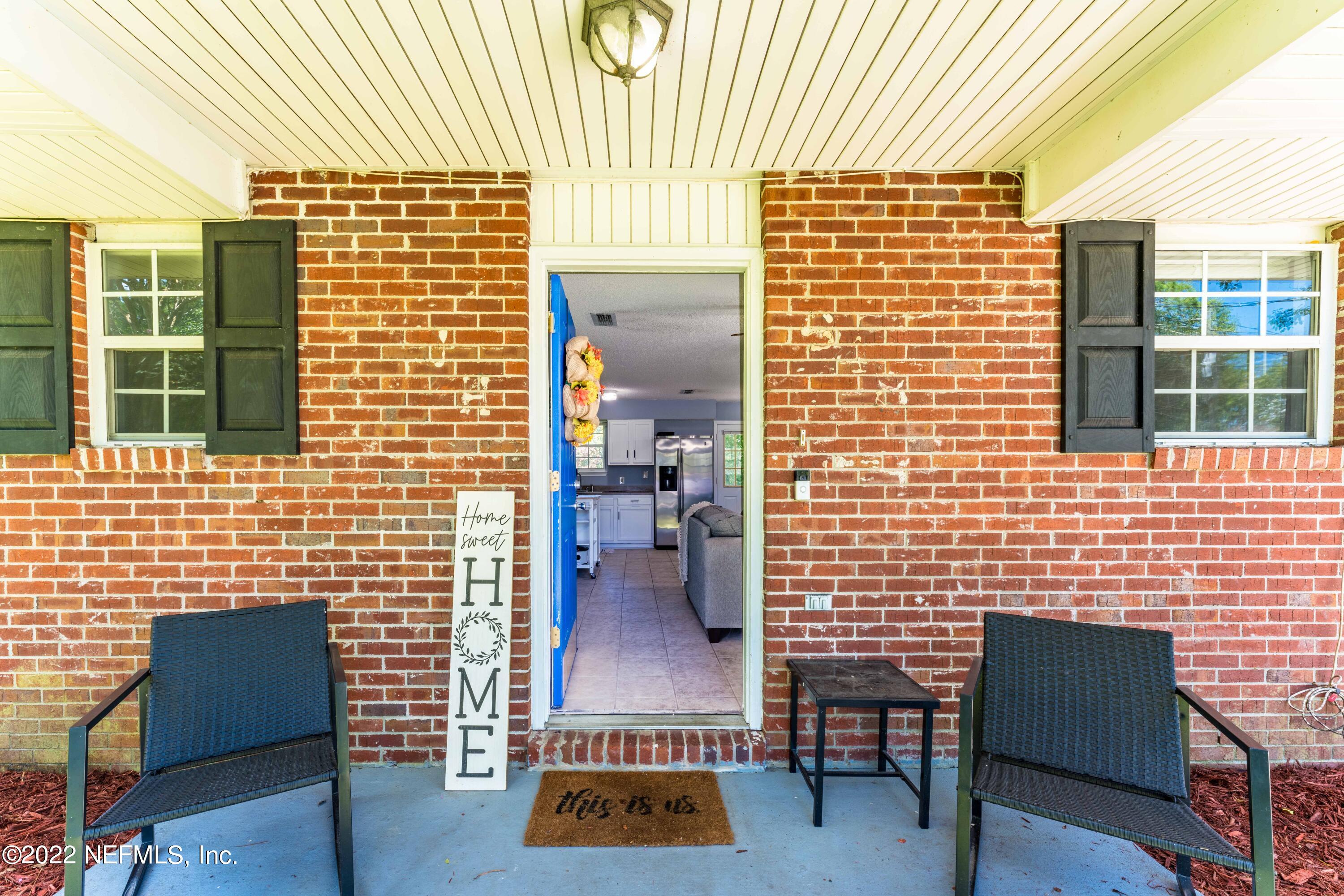 648 West Oliver Street Baldwin, FL 32234 - Photo 4 of 30 a brick building with a bench in front of it
