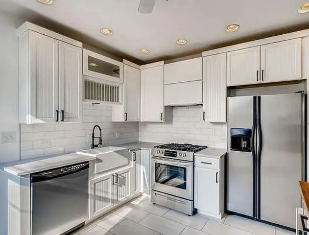 $235,000 | 2306 West Jarvis Avenue, Unit 3, Chicago, IL 60645