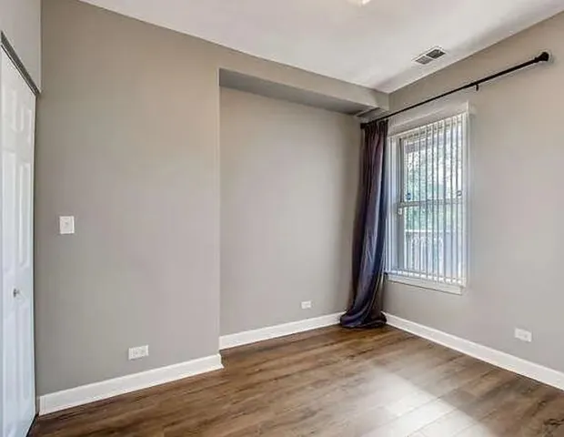 $235,000 | 2306 West Jarvis Avenue, Unit 3, Chicago, IL 60645