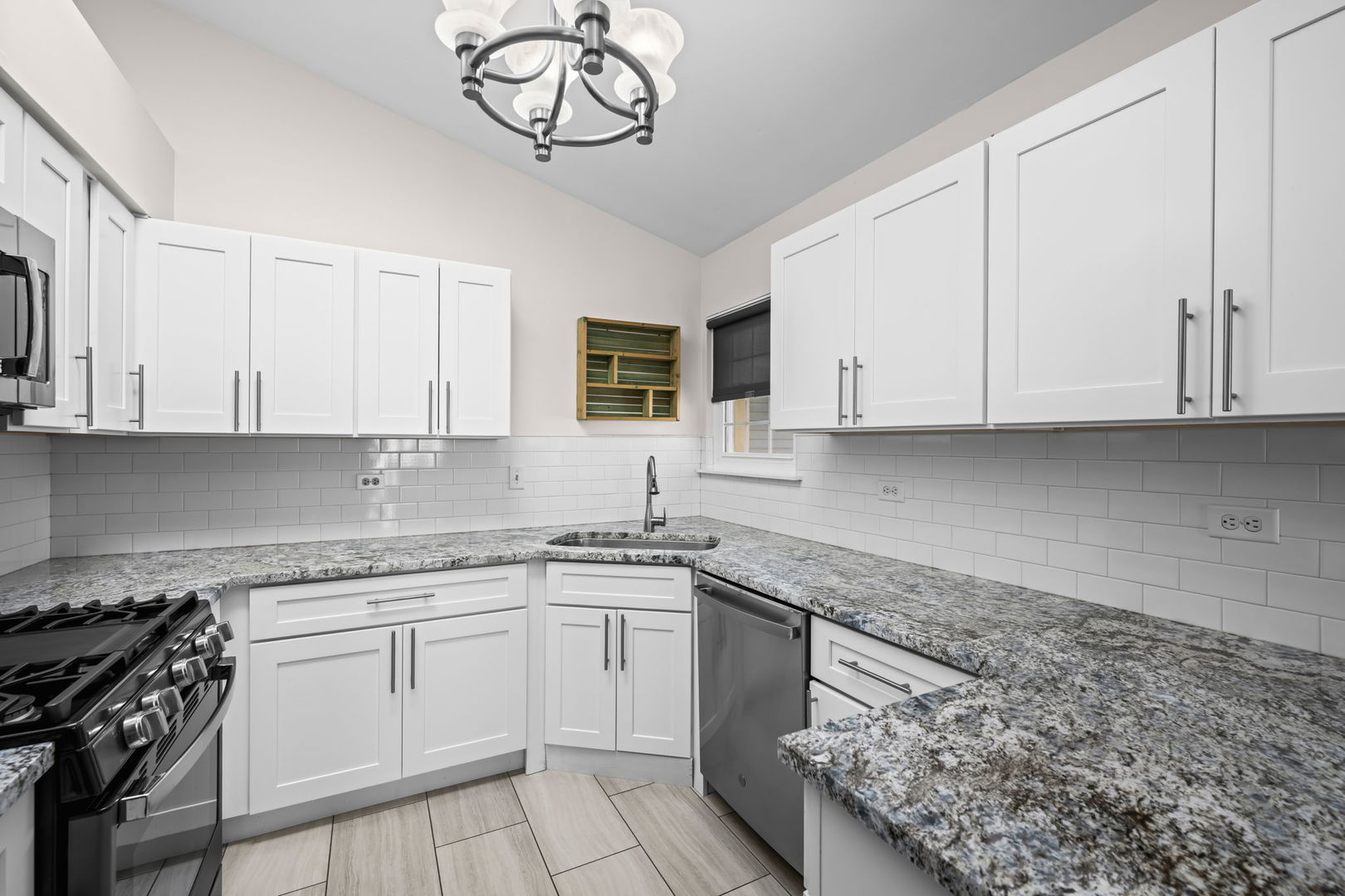 1327 Coldspring Road Carol Stream, IL 60188 - Photo 4 of 18 Gallery Image 4